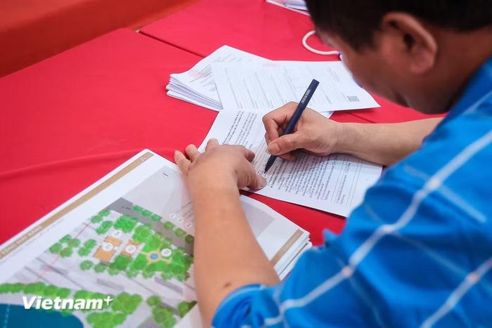 Khu vực Quảng trường Cách mạng Tháng Tám, Nhà hát Lớn, Bảo tàng Lịch sử Quốc gia và phụ cận: nghiên cứu gắn kết hệ thống quảng trường, vườn hoa, bảo tàng và không gian kiến trúc cảnh quan phía Đông hồ Hoàn Kiếm; kết nối trục Tràng Tiền và Trục đại lộ cảnh quan sông Hồng; phát triển không gian văn hóa, nghệ thuật mở phía sau Nhà hát Lớn, hình thành không gian biểu diễn ngoài trời kết hợp với công trình hiện hữu. (Ảnh: Hoài Nam/Vietnam+)