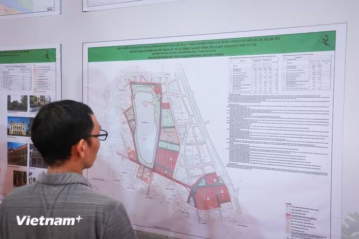 Phạm vi nghiên cứu thuộc phường Hoàn Kiếm và phường Cửa Nam có quy mô khoảng 65,89 ha. Đồ án nhằm tạo lập chỉnh thể không gian lấy hồ Hoàn Kiếm làm trung tâm, mở rộng kết nối hạ tầng, tái cấu trúc hệ thống công viên, quảng trường và không gian sinh hoạt cộng đồng. (Ảnh: Hoài Nam/Vietnam+)