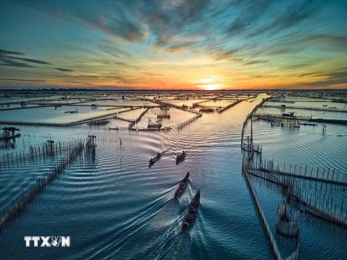 Hoạt động nuôi trồng, khai thác và vận chuyển thủy sản tại Khánh Hòa. (Ảnh: Khánh Hòa/TTXVN)