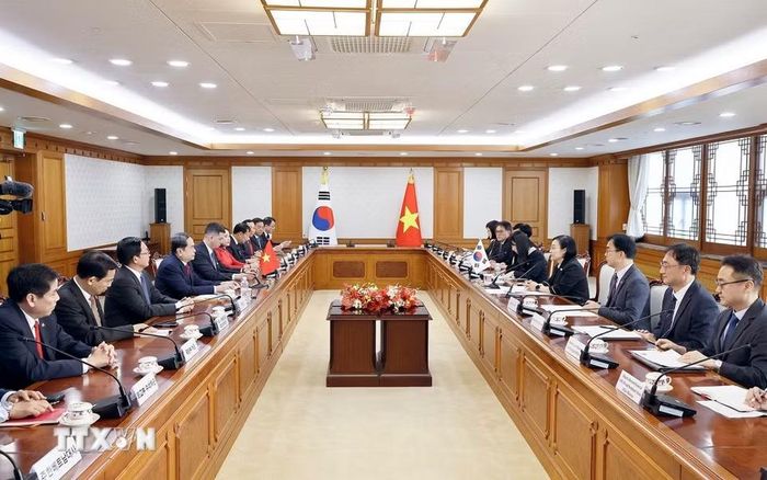 Chủ tịch Quốc hội Trần Thanh Mẫn hội kiến Thủ tướng Hàn Quốc Han Seong-sook. (Ảnh: Doãn Tấn/TTXVN)