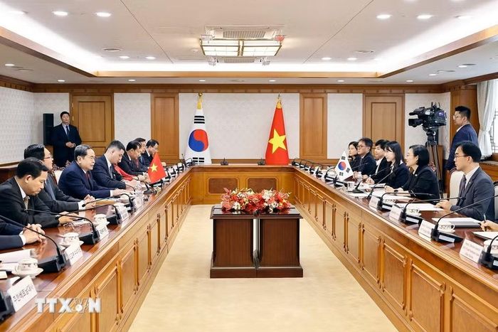 Chủ tịch Quốc hội Trần Thanh Mẫn hội kiến Thủ tướng Hàn Quốc Han Seong-sook. (Ảnh: Doãn Tấn/TTXVN)