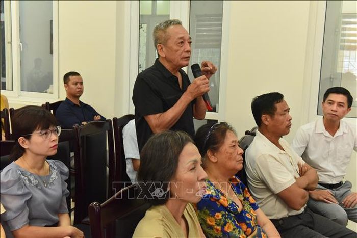 Đại diện người dân tại điểm cầu Hồng Hà phát biểu ý kiến tại Hội nghị. Ảnh: Kim Anh/TTXVN
