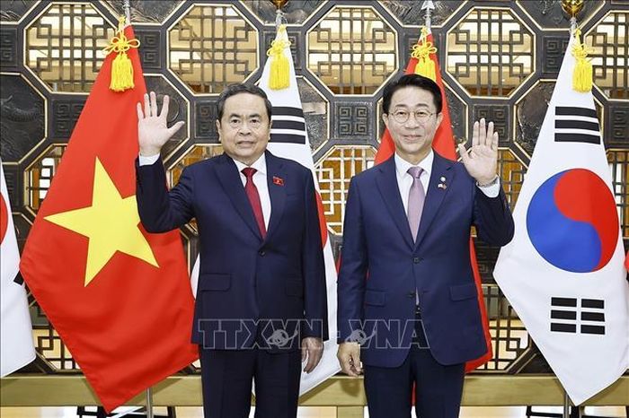 Chủ tịch Quốc hội Trần Thanh Mẫn và Chủ tịch Quốc hội Hàn Quốc Cho Jeong Sik chụp ảnh chung. Ảnh: Doãn Tấn/TTXVN