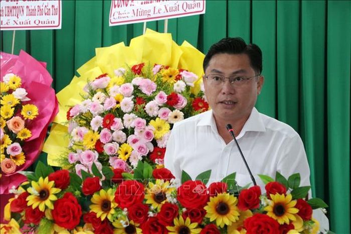 Ông Nguyễn Văn Mỹ, Chủ tịch Ủy ban nhân dân xã Hồ Đắc Kiện phát biểu tại buổi lễ. Ảnh: Trung Kiên/TTXVN