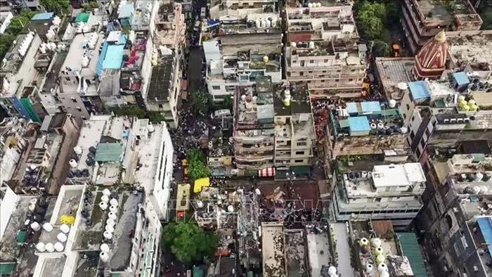 Hiện trường vụ sập tòa nhà tại khu Satya Niketan ở thủ đô New Delhi, Ấn Độ ngày 6/9/2026. Ảnh: ANI/TTXVN phát