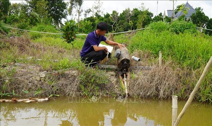 Nhà vườn ở Đồng Tháp chuẩn bị sẵn máy bơm điện để kịp thời bơm rút nước khi mưa lũ.