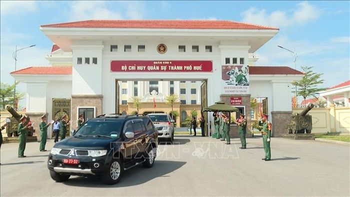 Đội Quy tập 192 (Bộ Chỉ huy Quân sự thành phố Huế) xuất quân sang Lào thực hiện nhiệm vụ.
