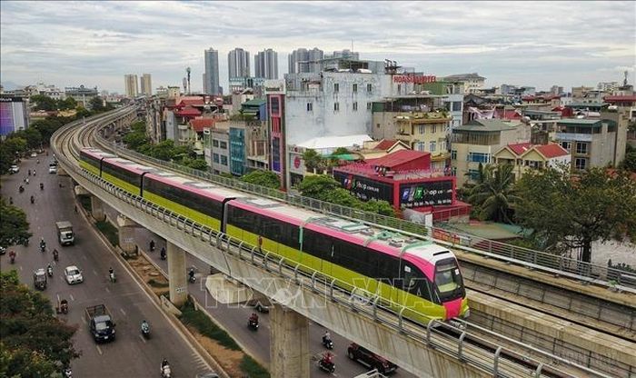 Dự án tuyến đường sắt đô thị số 3 (Nhổn – ga Hà Nội) vay vốn ODA của Ngân hàng Phát triển châu Á (ADB), Cơ quan Phát triển Pháp (AFD), Ngân hàng đầu tư châu Âu (EIB) và Chính phủ Pháp (DGT), được công ty Systra của Pháp tư vấn thiết kế. Ảnh: Thành Đạt/TTXVN
