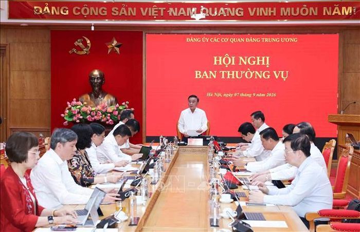 Đồng chí Trần Cẩm Tú, Uỷ viên Bộ Chính trị, Thường trực Ban Bí thư, Bí thư Đảng uỷ các cơ quan Đảng Trung ương phát biểu chỉ đạo Hội nghị. Ảnh: Phương Hoa/TTXVN.