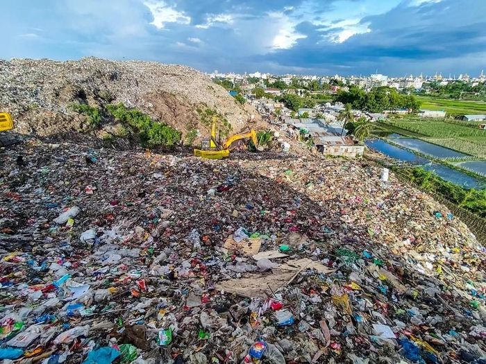 Các bãi chôn lấp chất thải sinh hoạt là nguồn phát sinh nhiều khí mê-tan. Ảnh: earth.org
