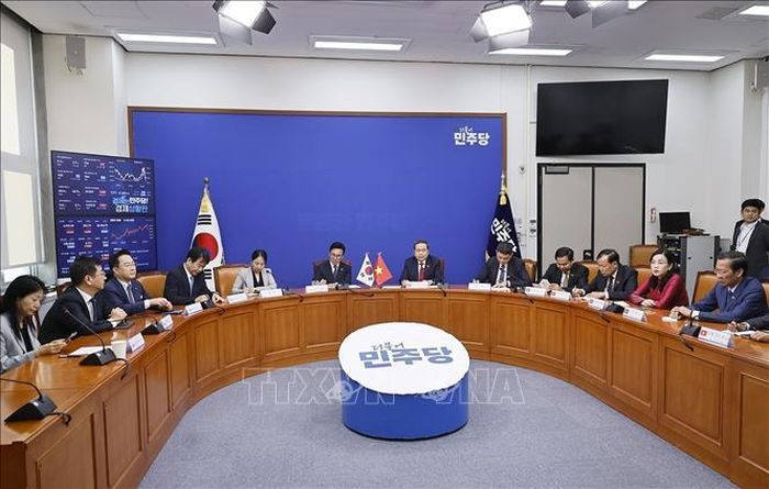 Chủ tịch Quốc hội Trần Thanh Mẫn tiếp Chủ tịch Đảng Dân chủ Đồng hành (DPK) Kim Min Seok. Ảnh: Doãn Tấn/TTXVN