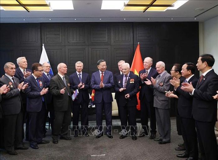 Tổng Bí thư, Chủ tịch nước Tô Lâm tiếp đoàn đại biểu Hội Cựu chiến binh Nga và Hội Hữu nghị Nga - Việt. Ảnh: Thống Nhất/TTXVN