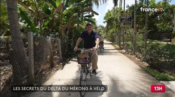 Một khung hình trong phóng sự “Việt Nam: Những bí mật của Đồng bằng sông Cửu Long” của Franceinfo. Ảnh: TTXVN phát
