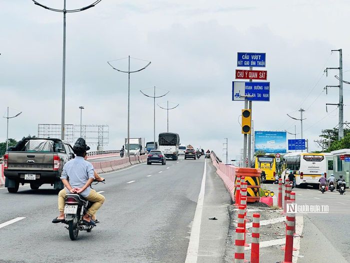 Đồng thời, dự án nâng cấp Quốc lộ 1 (đoạn từ đường Kinh Dương Vương đến ranh tỉnh Tây Ninh) sẽ đầu tư xây dựng và mở rộng 4 nút giao liên thông quan trọng, gồm: nút giao Kinh Dương Vương, nút giao Bình Thuận; nút giao Đoàn Nguyễn Tuấn và nút giao thông cao tốc Bến Lức – Long Thành.