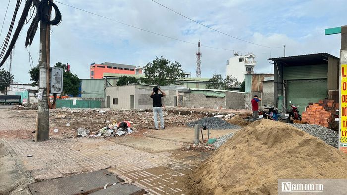 Trong khi đó, lãnh đạo các Ban quản lý dự án phường Bình Đông và xã Bình Chánh, Tp.HCM cũng cho biết, hai địa phương này có gần 1.000 trường hợp ảnh hưởng và công tác chi trả bồi thường đạt khoảng 85%, địa phương phấn đầu bàn giao 100% mặt bằng trong tháng 9 này.