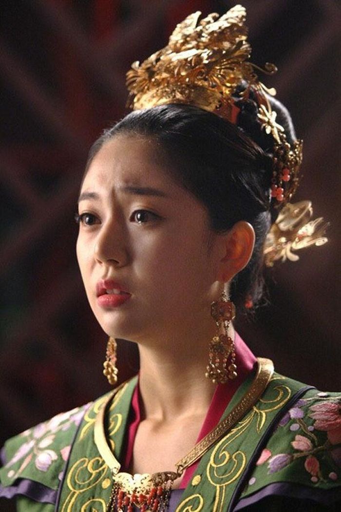 Baek Jin Hee sắm vai hoàng hậu độc ác trong phim “Hoàng hậu Ki”. Ảnh: Knet