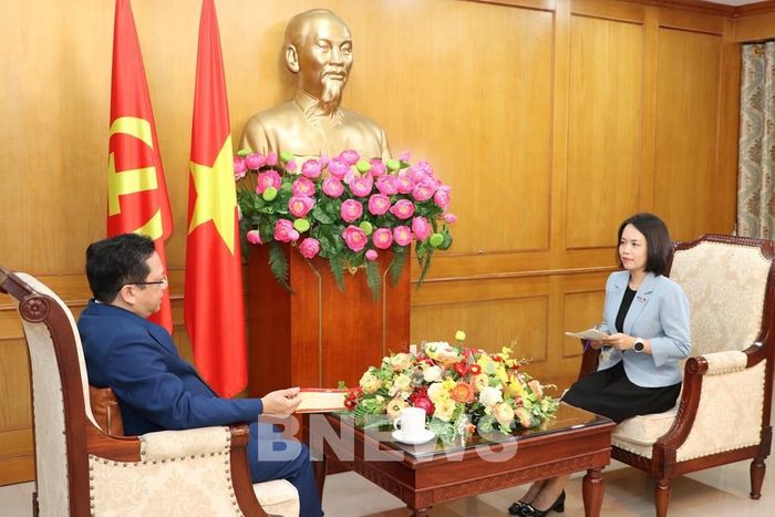Ông Nguyễn Đức Hiển - Phó Trưởng Ban Chính sách, Chiến lược Trung ương trao đổi cùng phóng viên TTXVN. Ảnh: Văn Xuyên/Bnews/vnanet.vn