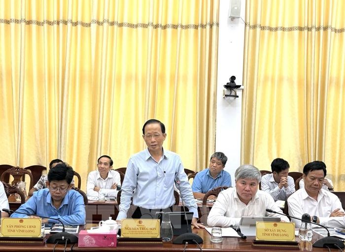 Phó Chủ tịch UBND tỉnh Vĩnh Long Nguyễn Trúc Sơn phát biểu tại buổi làm việc. Ảnh: Nguyễn Văn Việt - TTXVN 
