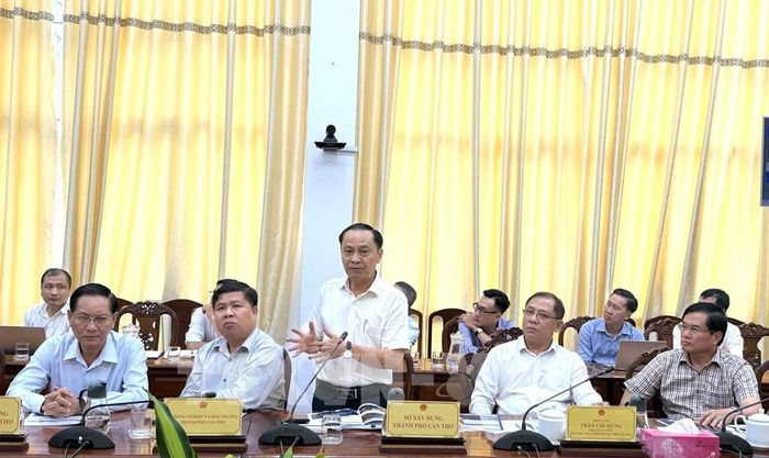 Đại diện lãnh đạo Sở Xây dựng thành phố Cần Thơ phát biểu tại buổi làm việc. Ảnh: Nguyễn Văn Việt - TTXVN