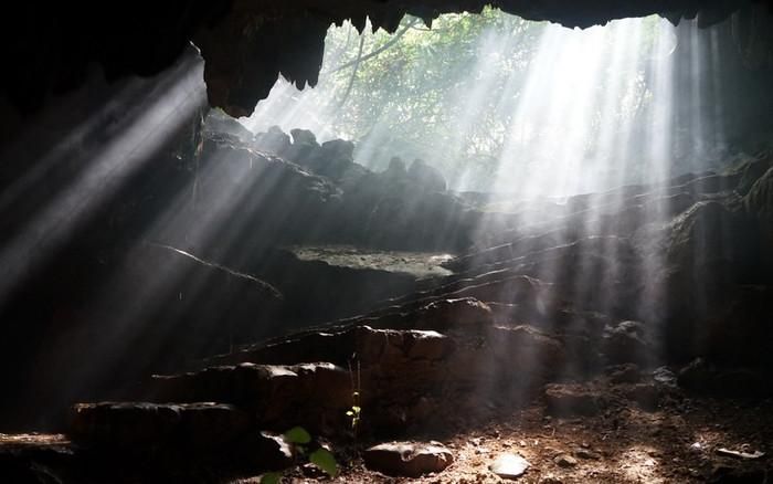 Đến Ninh Bình - du khách đừng quên ghé động Thiên Hà tham quan. Ảnh: Sưu tầm