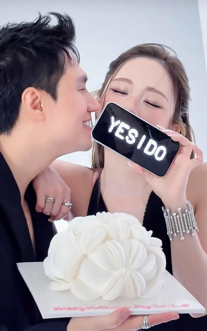 Khán giả dành lời khen cặp đôi, cho rằng sau này con chung sẽ rất xinh đẹp vì thừa hưởng "gen trội" từ bố mẹ.