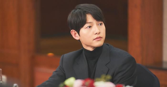 Ở tuổi 40, Song Joong Ki đã bước sang một giai đoạn khác sau một thập kỷ kể từ thời kỳ gây sốt với Hậu duệ mặt trời.