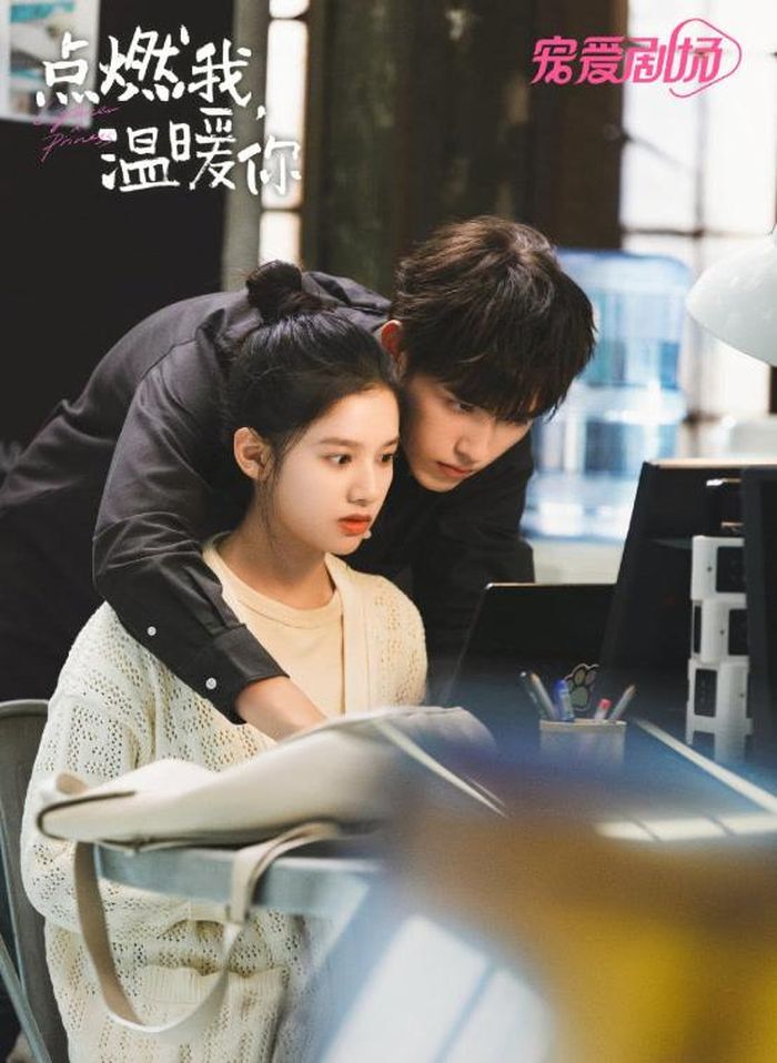 Chiếc Bật Lửa Và Váy Công Chúa kể về Lý Tuân, thiên tài lập trình có cá tính mạnh, và Chu Vận, cô gái dần trở thành người đồng hành quan trọng của anh. Từ những ngày tháng đại học, cả hai cùng theo đuổi đam mê và tình yêu. Biến cố lớn khiến họ phải xa cách, nhưng cũng giúp tình cảm trở nên sâu sắc hơn. Sau tất cả, Lý Tuân và Chu Vận cùng vượt qua tổn thương để bắt đầu lại.