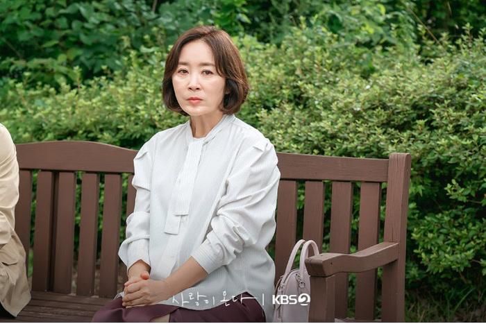 Han Gyeol (Yoon Ha Bin) đối diện cú sốc khi phát hiện Han Gyu Rim có thể không phải mẹ ruột của mình.