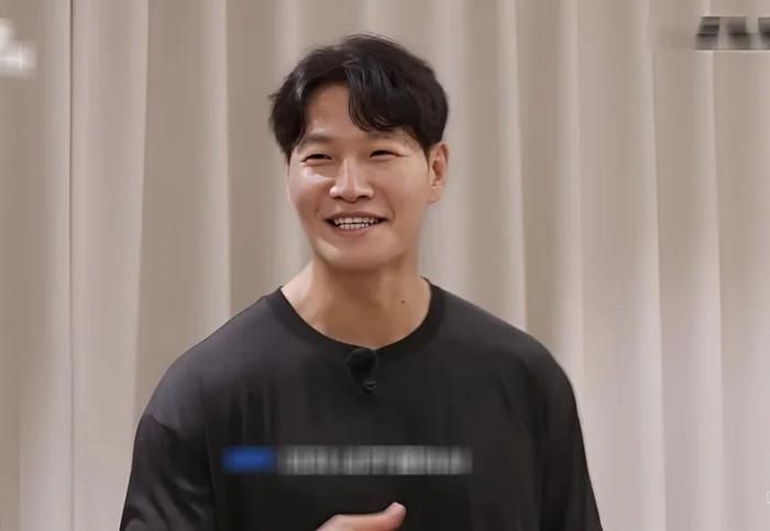 Kim Jong Kook giữ kín chuyện đời tư. Vợ của anh không hoạt động trong lĩnh vực giải trí. 