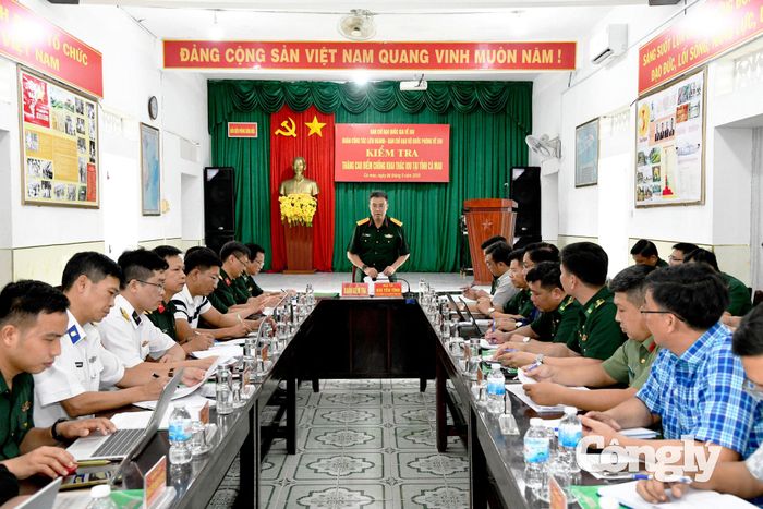 Đại tá Bùi Yên Tĩnh, Phó Cục trưởng Cục Tác chiến, cơ quan thường trực Ban Chỉ đạo Bộ Quốc phòng phát biểu kiểm tra công tác chống khai thác IUU tại Đồn Biên phòng Sông Đốc (BĐBP Cà Mau)