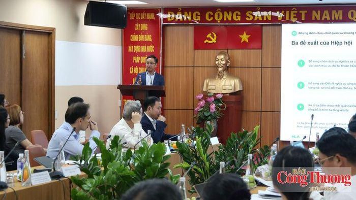 Các chuyên gia, hiệp hội đóng góp ý kiến tại hội nghị.