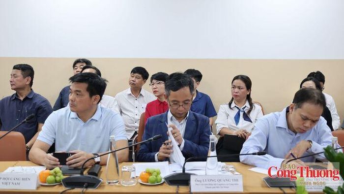 Đại diện các Sở, ngành của TP. Hồ Chí Minh; các doanh nghiệp, hiệp hội, chuyên gia tham dự hội nghị.