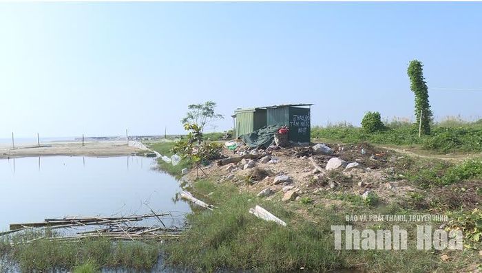 Dự án thi công dang dở rồi “nằm im” suốt cả chục năm.