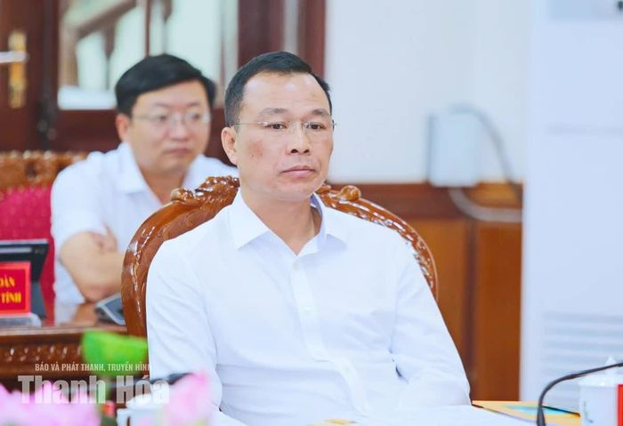 Chủ tịch UBND tỉnh Tô Anh Dũng dự hội nghị.
