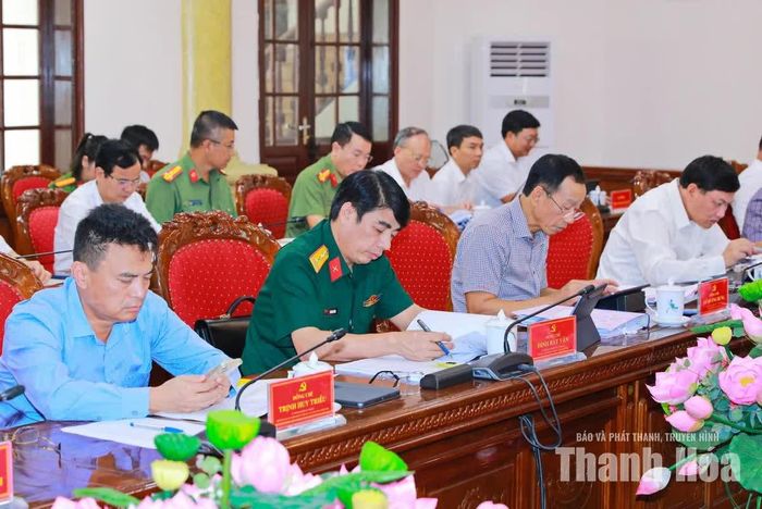 Các đồng chí Ủy viên Ban Thường vụ Tỉnh ủy dự hội nghị.