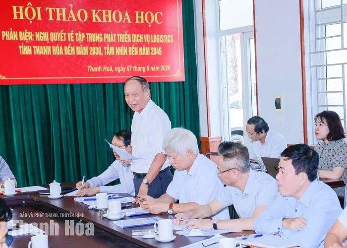 Đại biểu phát biểu tại hội thảo.