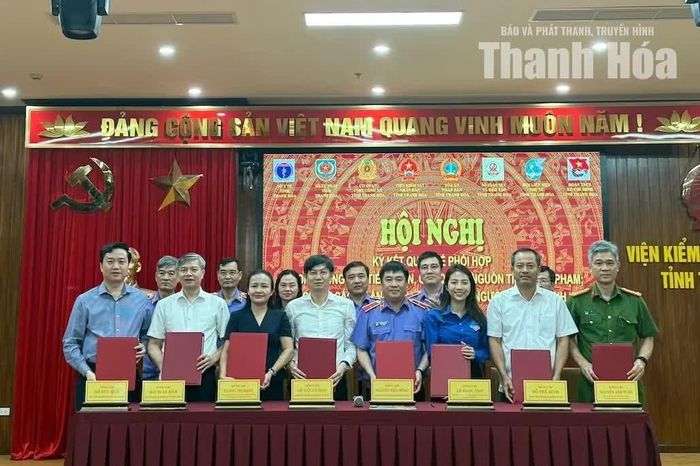 Lãnh đạo các đơn vị ký kết chương trình phối hợp