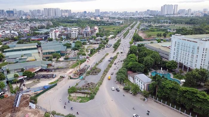 Đầu năm 2016, khu vực nút giao này mới bắt đầu được giải phóng mặt bằng.