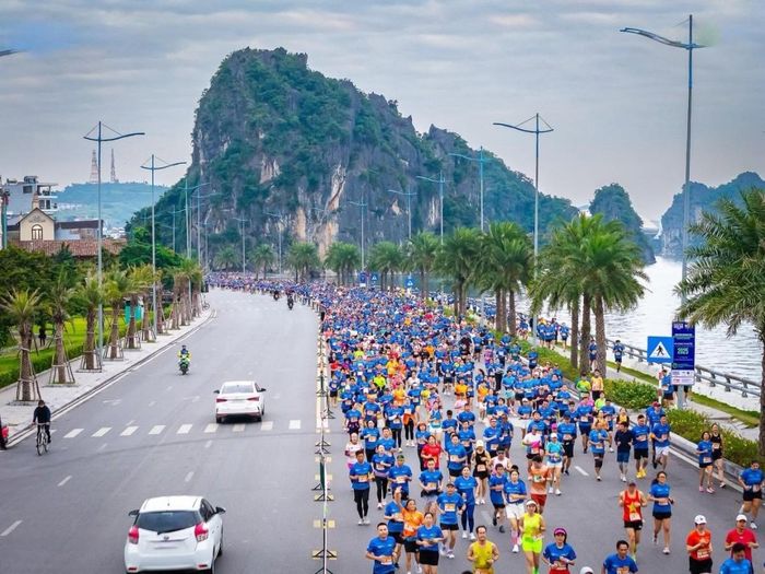 Các giải chạy quy mô lớn đang trở thành “sức mạnh mềm” giúp Quảng Ninh mở rộng không gian du lịch cả về địa lý và sản phẩm. Ảnh: Ha Long Bay Heritage Marathon