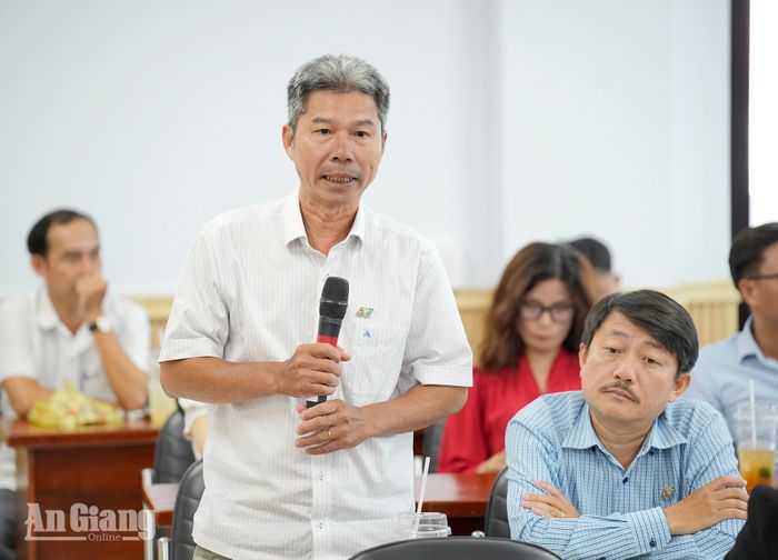 Trưởng phòng Kỹ thuật - Công nghệ, Báo và phát thanh, truyền hình An Giang Đào Trọng Tuyến phát biểu tại hội thảo.