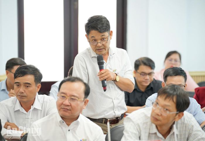 Trưởng phòng Dịch vụ - Quảng cáo Nguyễn Minh Đăng, Báo và phát thanh, truyền hình An Giang phát biểu tại hội thảo.