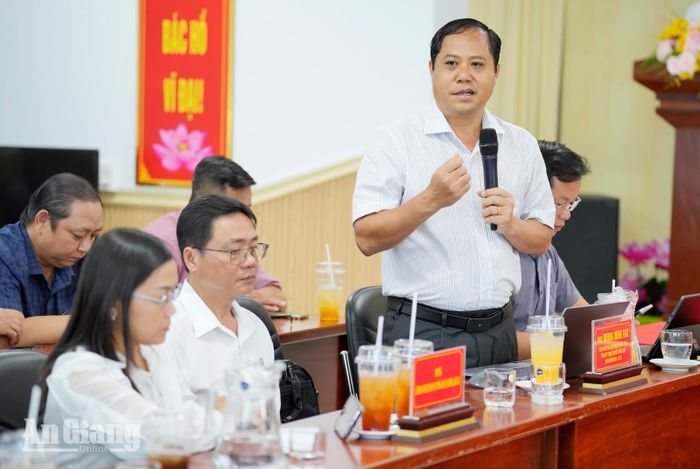 Chuyên gia Dương Minh Anh, Phó Chủ tịch Hội đồng thành viên Công ty TNHH Truyền hình Cáp SaigonTourist - SCTV trao đổi nội dung “hạ tầng công nghệ, lưu trữ dữ liệu và giải pháp hạ tầng số phục vụ tòa soạn hội tụ” tại hội thảo.