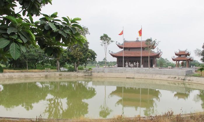  Lăng vua Lý Thái Tổ - nơi diễn ra nhiều cuộc họp bí mật của quần chúng cách mạng để nghe tuyên truyền nhiệm vụ giải phóng dân tộc. 