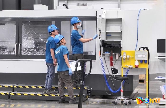 Sản xuất ở Công ty Universal Alloy Corporation (UAC, Hoa Kỳ) trong lĩnh vực sản xuất linh kiện hàng không trong Khu công nghệ cao Đà Nẵng. Ảnh: THÀNH LÂN
