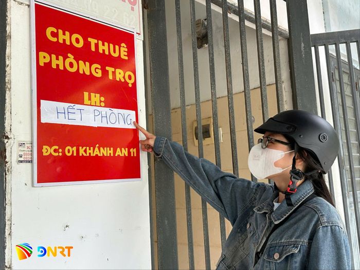 Nhiều phòng trọ kín chỗ, sinh viên chật vật tìm nơi ở. Ảnh: KHÁNH NGÂN