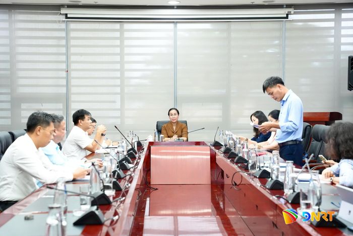 Phó Chủ tịch UBND thành phố Nguyễn Thị Anh Thi chủ trì cuộc họp. Ảnh: T.CÔNG
