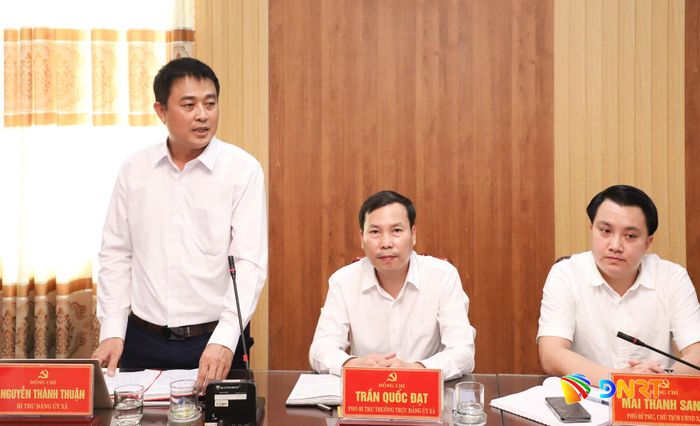 Lãnh đạo xã Hà Nha phát biểu tại buổi làm việc. Ảnh: NGỌC PHÚ