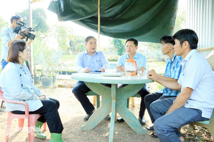 Cán bộ Liên minh Hợp tác xã thành phố Đồng Nai khảo sát thực tế tại phường Trảng Bom.