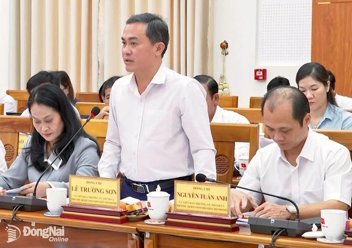 Đồng chí Lê Trường Sơn, Ủy viên Ban Thường vụ Thành ủy, Phó Chủ tịch UBND thành phố Đồng Nai phát biểu tại buổi làm việc. Ảnh: Quốc Việt