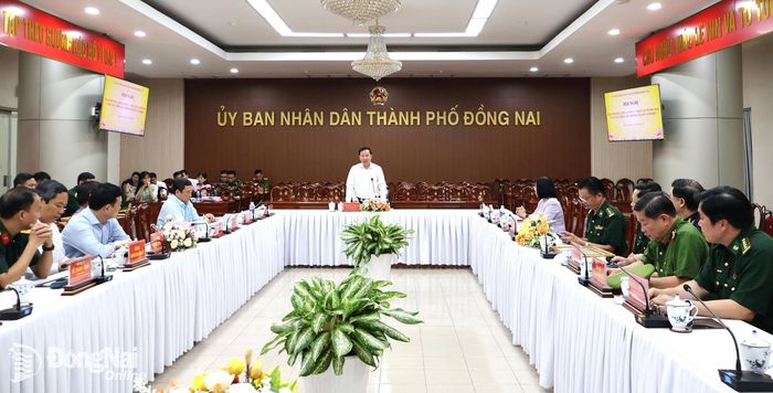 Phó Bí thư Thành ủy, Chủ tịch UBND thành phố Nguyễn Văn Út phát biểu tại hội nghị. Ảnh: Nguyệt Hà
